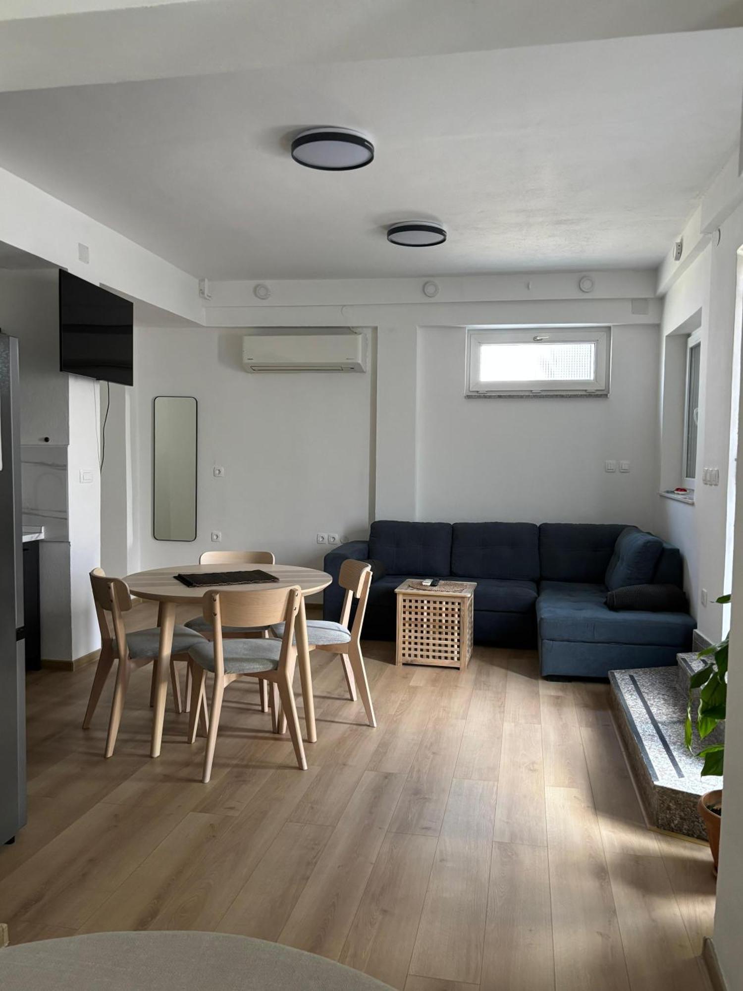 Studio Apartman Sedmica Zara Esterno foto