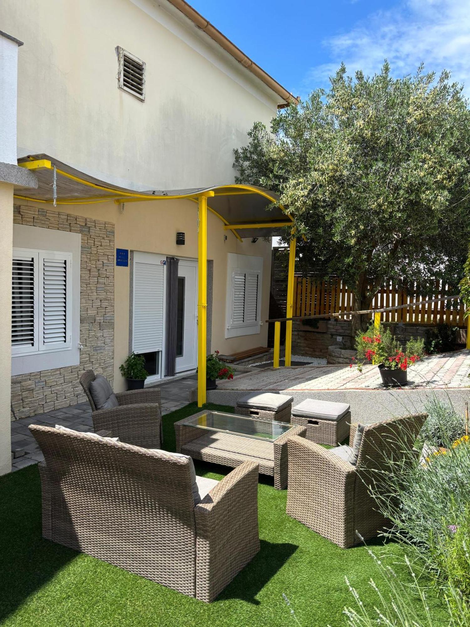Studio Apartman Sedmica Zara Esterno foto